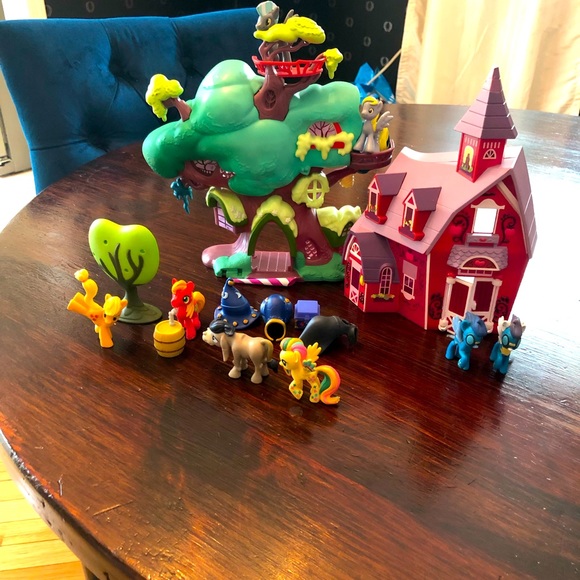 Lot of My Little Pony Ponies and 2 Houses